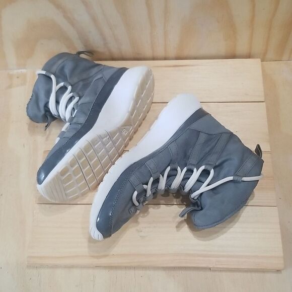 Nike ROSHE ONE HI (PSV) SNEAKERBOOT VINTAGE 2015 Wmn's size 6 1/2 ( EU 37.5) - Picture 3 of 7